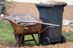 Vor Einbruch des Winter sollte der Garten winterfest gemacht werden. Vor Einbruch des Winter sollte der Garten winterfest gemacht werden.
