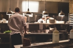 Mit einem erstklassigen Küchenzubehör lässt sich der Service perfektionieren. Mit einem erstklassigen Küchenzubehör lässt sich der Service perfektionieren.