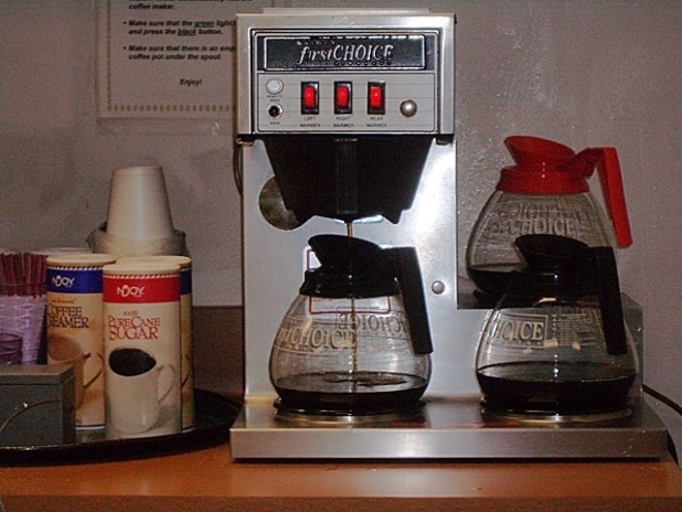 In eine gute Büroküche gehört auf jeden Fall eine Kaffeemaschine.