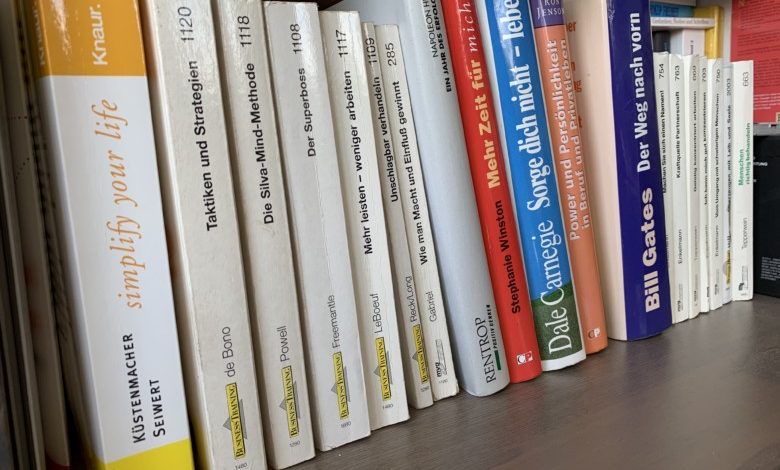 Bücherregal - Erfolgsliteratur