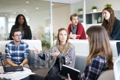 Für eine für beide Seiten befriedigende und effektive Zusammenarbeit stellen regelmäßige Mitarbeitergespräche dar. 