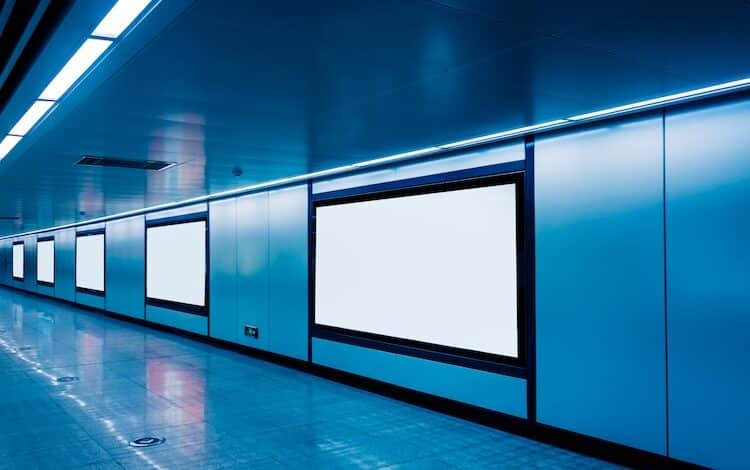 2025-05-20-Leuchtwerbung