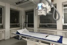 Bei Operationen finden oft Behandlungsfehler statt. Der Arbeitgeber kann seine Mitarbeiter finanziell bei der Zahlung einer Kanzlei für Medizinrecht unterstützen!