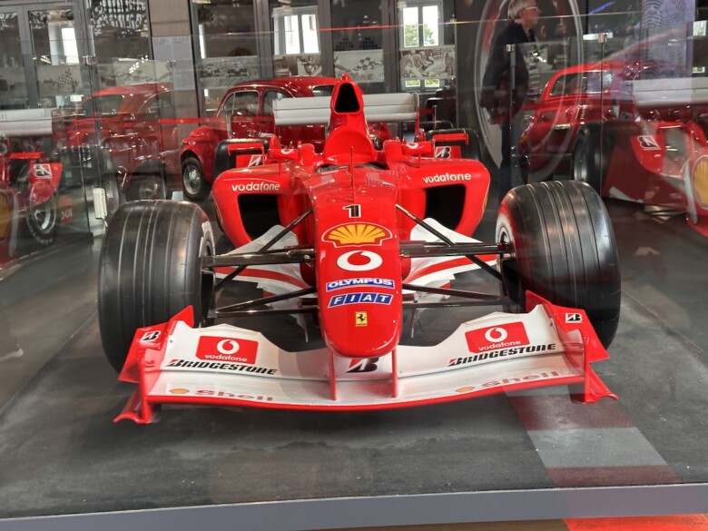 Viele Boliden von Ferrari & Co. sind in der Motorworld zu sehen.