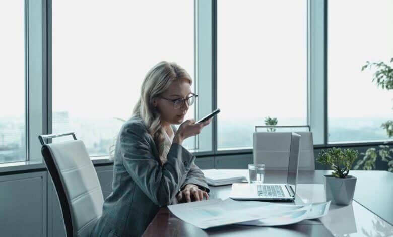 Sprachnachrichten via Whatsapp.