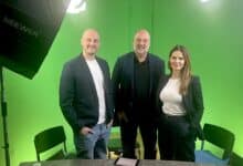 Dr. Florian Feltes, Arbeitsmarktexperte Reiner Huthmacher und die Wirtschaftsjournalistin Claudia Bechstein beim Businesstalk am Kudamm.