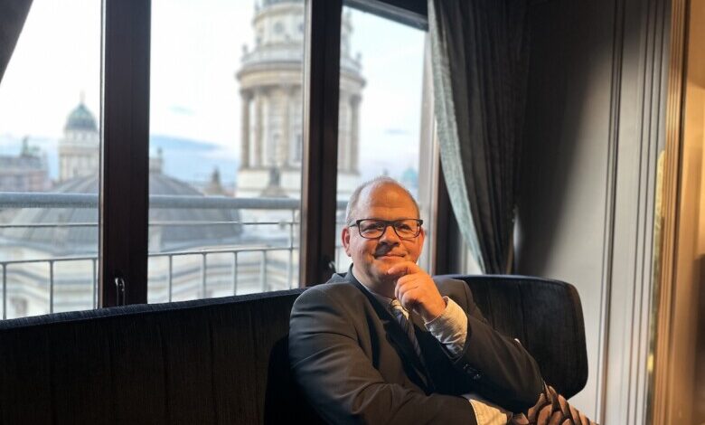Sven Oliver Rüsche tritt als MiNa-Kolumnist in den Ring. Seine Kolumne heißt "Souverän und Resilient".