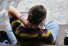 Frau mit Laptop (Archiv)