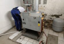 Ausbau einer alten Gasheizung (Archiv)
