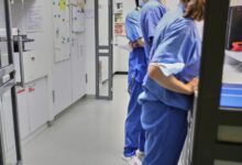 Medizinisches Personal in einem Krankenhaus (Archiv)