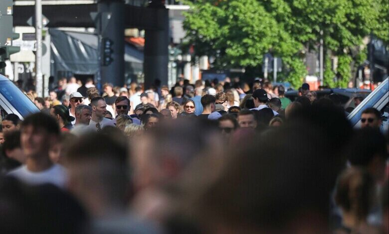 Menschen auf der Straße (Archiv)