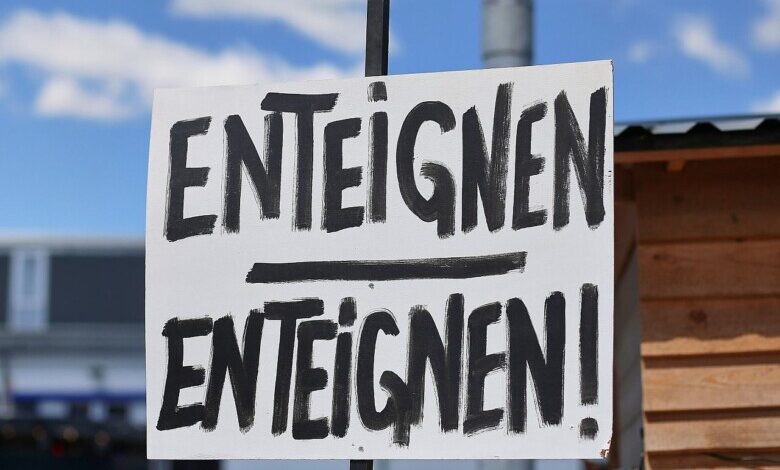 Enteignen-Schild (Archiv)
