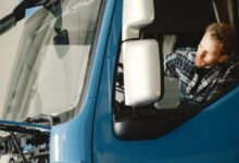 Nutzfahrzeug steht mit defektem Anlasser.