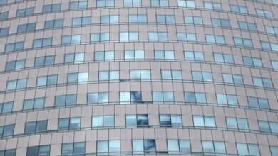 Glasfassade an einem Bürohaus (Archiv)