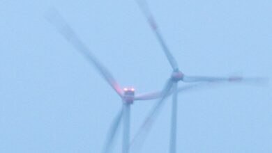 Erfahren Sie, warum Ministerpräsidenten Korrekturen am Windenergiegesetz benötigen, um eine Deindustrialisierung abzuwenden. Windräder (Archiv)