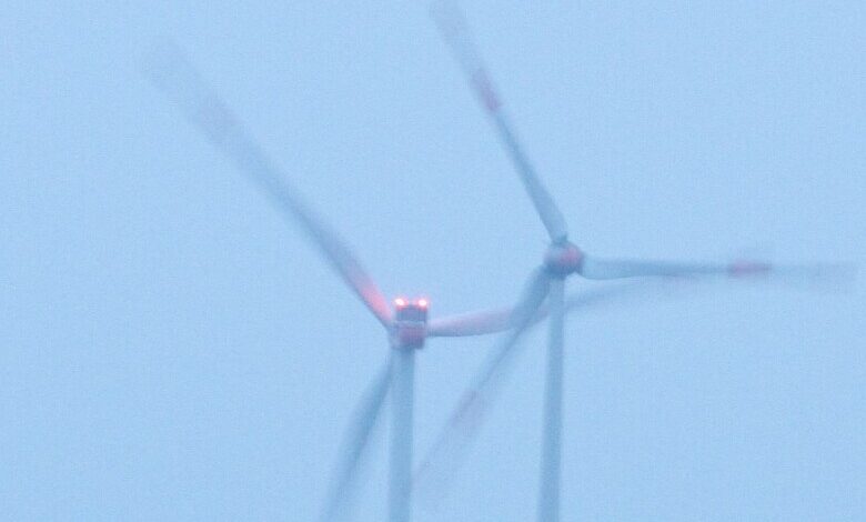 Erfahren Sie, warum Ministerpräsidenten Korrekturen am Windenergiegesetz benötigen, um eine Deindustrialisierung abzuwenden. Windräder (Archiv)
