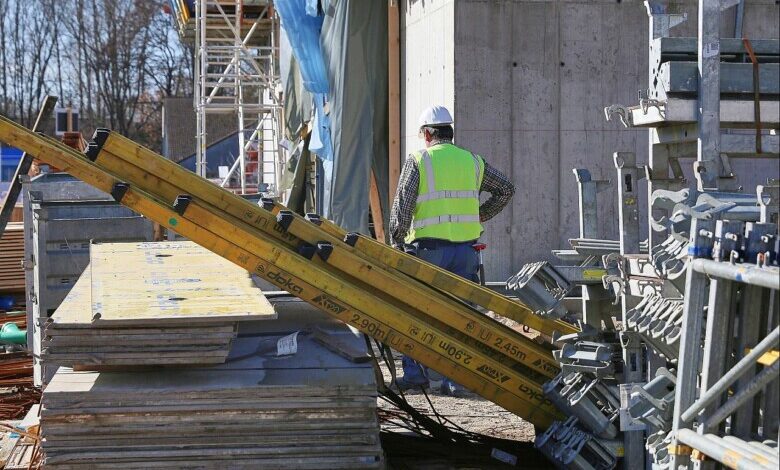 Bauarbeiter auf Baustelle (Archiv)