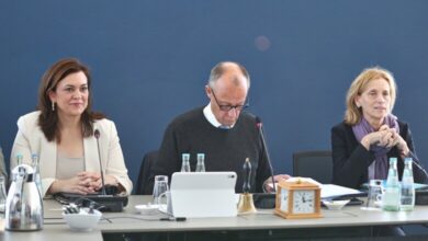 Franziska Hoppermann, Friedrich Merz und Karin Prien am 12.10.2026