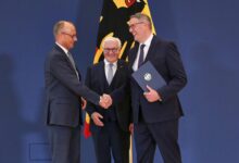 Friedrich Merz, Frank-Walter Steinmeier und Alexander Schweitzer am 13.10.2026