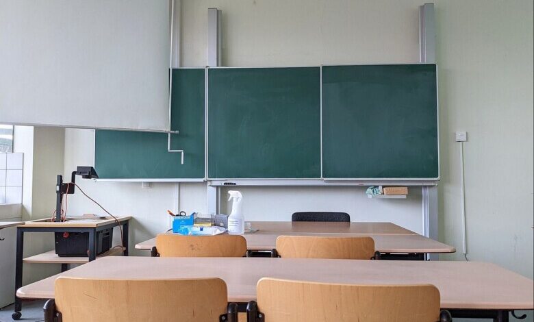 Klassenraum in einer Schule (Archiv)