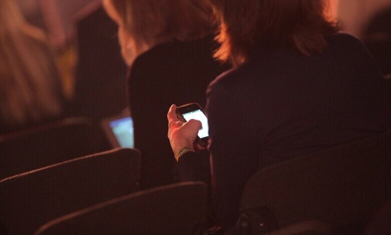 Geschäftsfrauen mit Smartphone (Archiv)